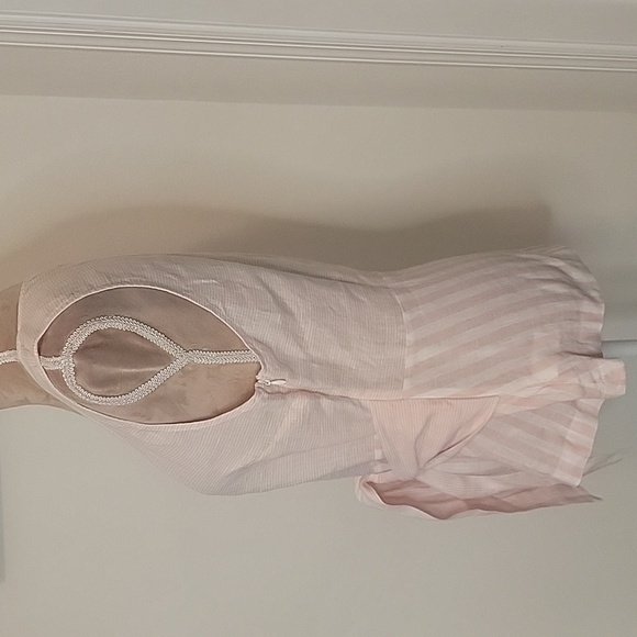 Cynthia Rowley, Size M, Pink Striped Sleeveless 100% Linen Blouse, EUC - Picture 4 of 11